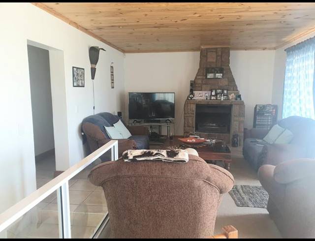 6 BEDROOM HOUSE FOR SALE IN CALYPSO BEACH